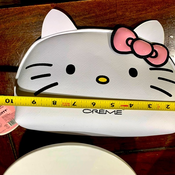 Hello Kitty Cosmetics Case - Picture 6 of 7